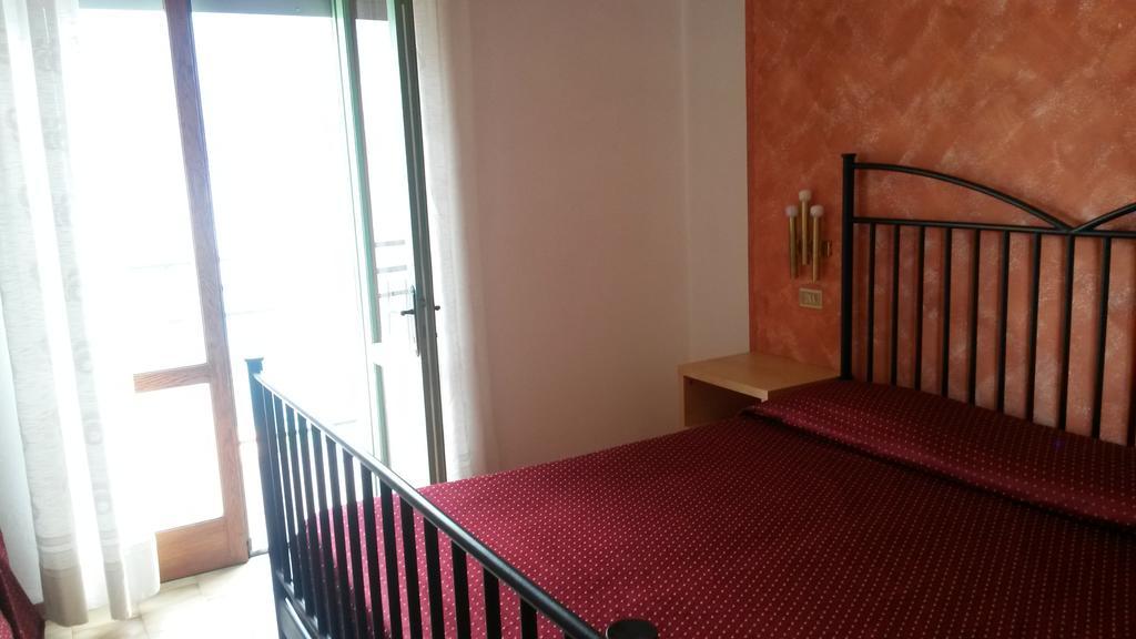 Hotel Augusta Garni Limone sul Garda Oda fotoğraf